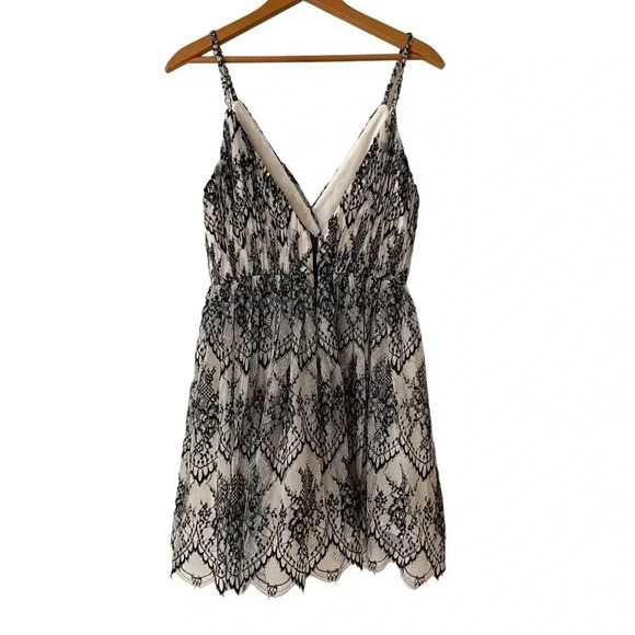 Alice + Olivia Cara Flared Lace Mini Dress Black Ivory Contrast Cocktail Size 4 - Picture 12 of 17